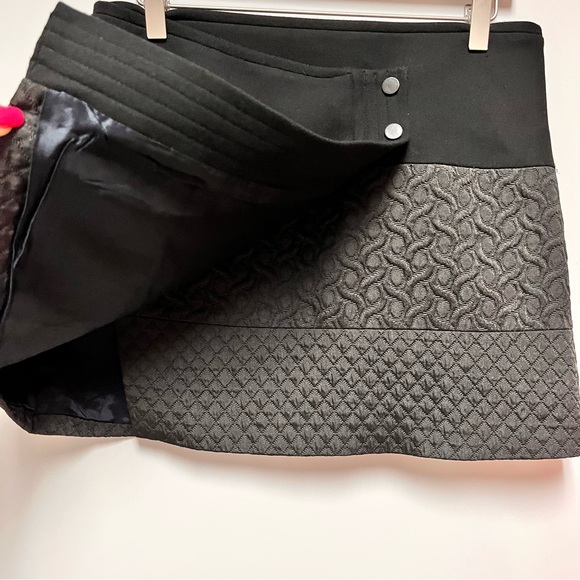 Zara Womens Quilted Wrap Skirt Textured SZ Med Black Academia Goth Asymmetric - Picture 6 of 14